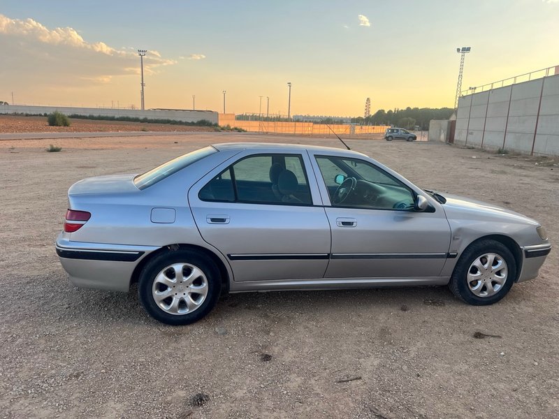 Peugeot 406 2000 - foto 1