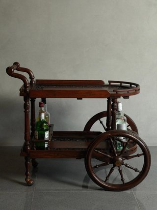 Carrito bar madera tallada