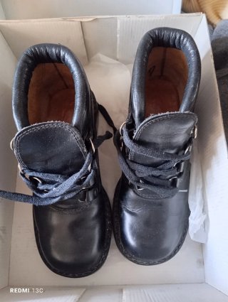 Botas de montaña negras