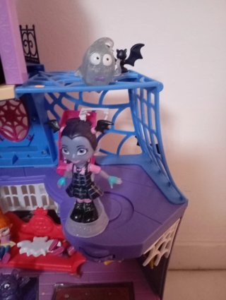 Casa de Juguete Vampirina con Figuras
