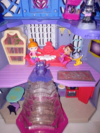 Casa de Juguete Vampirina con Figuras
