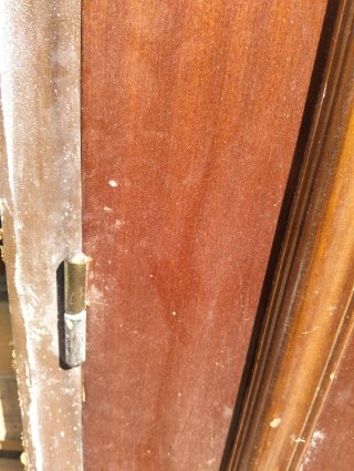 Puerta madera con marco aluminio