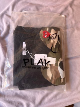 Camiseta Comme des Garçons Corazón Camuflaje