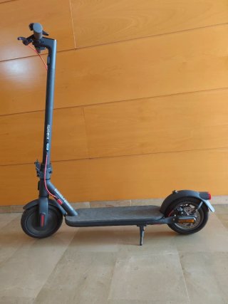 Patinete Eléctrico Xiaomi Scooter 4 con casco