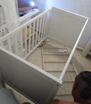 Cuna de bebé blanca