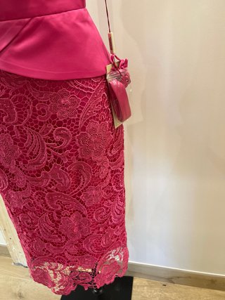 Vestido de fiesta rosa con encaje