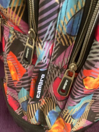 Mochila escolar con ruedas y diseño de corazones