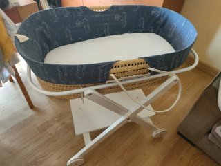 Moisés mimbre con soporte y ruedas