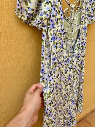Vestido Zara floral morado y amarillo T.XS