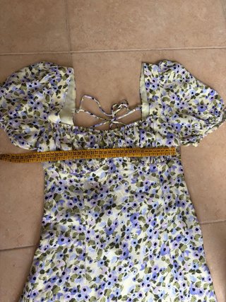 Vestido Zara floral morado y amarillo T.XS