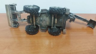 Joal retroexcavadora  1/35 Metal.pisapapeles.