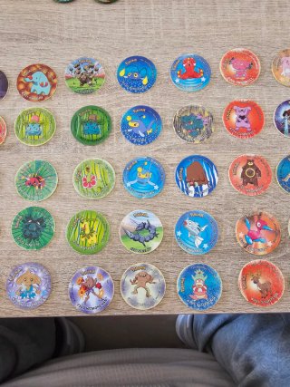 Porta Tazos Pokémon grande.