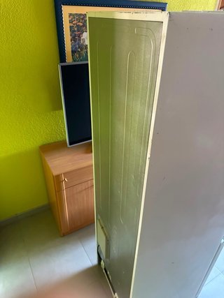 Nevera Evandr blanca 175€  precio de Remate.