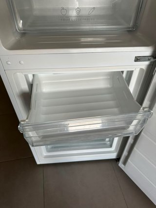 Nevera Evandr blanca 175€  precio de Remate.