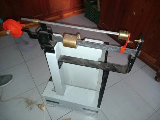 Báscula romana de suelo antigua