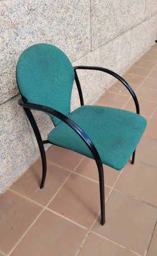 Sillas metálicas tapizadas verde