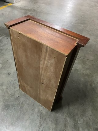 Vitrina pequeña de esquina de madera con cristal