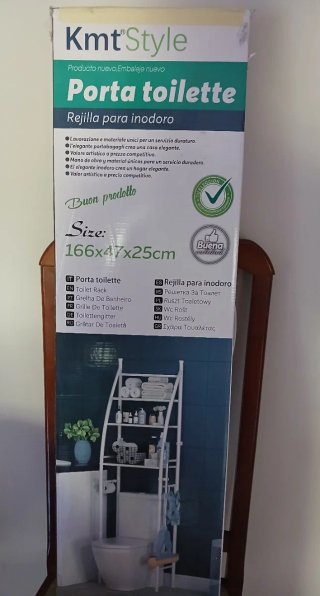 Estantería sobre inodoro.  Nueva
