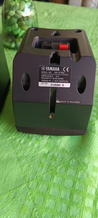 Altavoces Yamaha NX-700 Negros