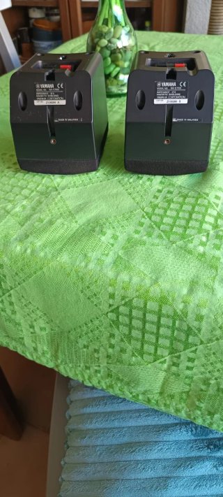 Altavoces Yamaha NX-700 Negros