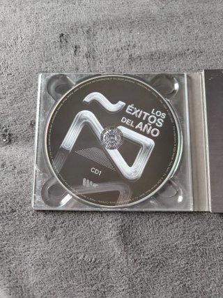 2 CDs Los Éxitos del Año