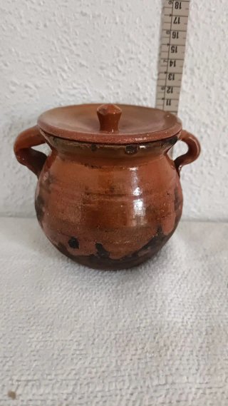 Olla de barro antigua con tapa (10.5 cm.)