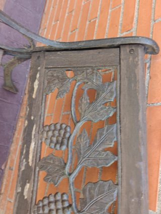 Banco de jardín metal y madera con diseño