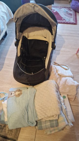 Capazo cochecito y juego mantas y sábanas de cuna