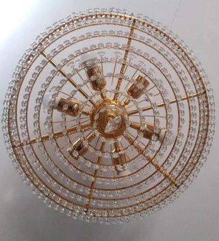 Lámpara araña clásica dorada con colgantes 6 luces