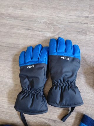 Guantes y calcetines de nieve para niño
