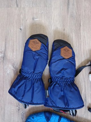 Guantes y calcetines de nieve para niño