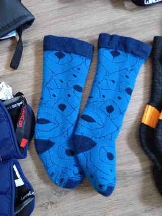 Guantes y calcetines de nieve para niño