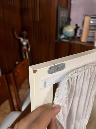 Armario vintage madera cortinas tela
