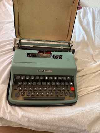Máquina de escribir antigua, marca olivetti 32