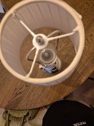 Lámpara de mesa IKEA plateada