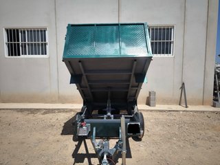 Remolque basculante hidráulico manual