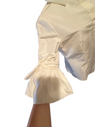 Blusa blanca L manga abullonada