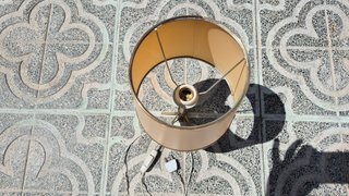 Lámpara de mesilla metal + Tulipa ANTIGUO