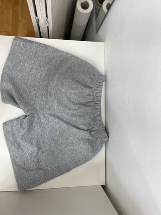 Pantalones cortos ESSENTIALS grises