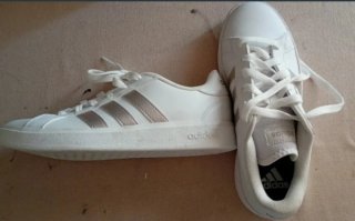 Zapatillas Adidas Mujer Talla 37.5 Blancas y Dorad
