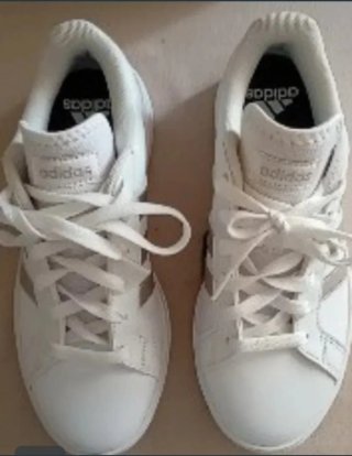 Zapatillas Adidas Mujer Talla 37.5 Blancas y Dorad