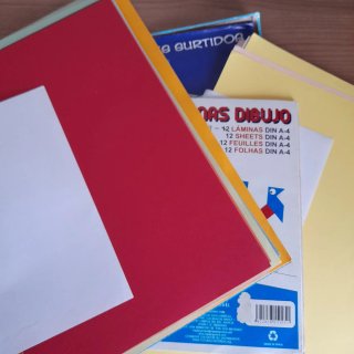 Cartulinas colores y 9 láminas dibujo DIN A-4