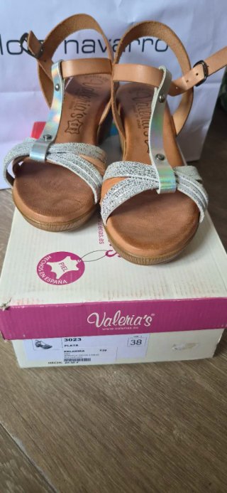 Sandalias Tiras Plata y Marrón con suela de Gel