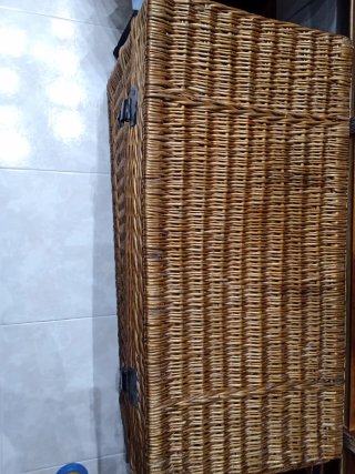 Baúl Antiguo de mimbre y ratan y madera