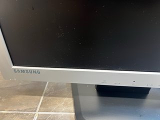 Monitor Samsung SyncMaster 910V 19 + Adaptador
