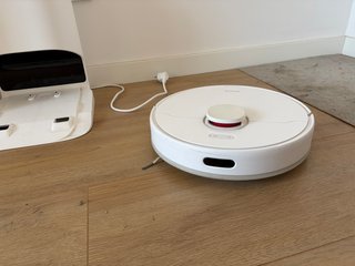 Robot aspirador con mapeo y limpieza automatica