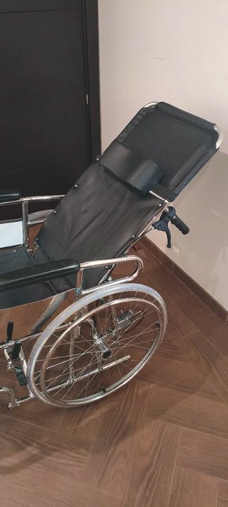 Silla de ruedas reclinable
