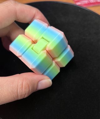 Cubo Infinito Fidget Toy Arcoíris