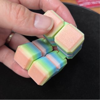 Cubo Infinito Fidget Toy Arcoíris