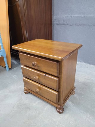 MESITA DE MADERA DE PINO